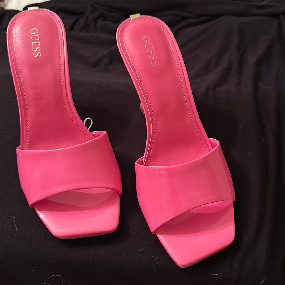 NWT GUESS PINK PATENT SANDAL (BARBIE INSPIRED!)